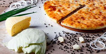 Осетинский пирог с говядиной, капустой и сыром