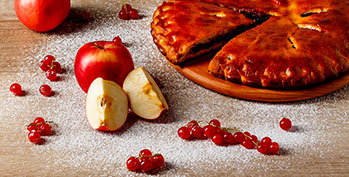 Осетинский пирог с яблоком и смородиной